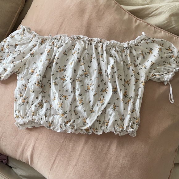 Floral Crop Top - Picture 2 of 3